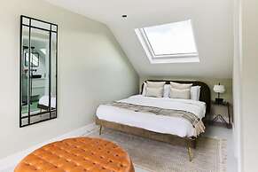 The Langthorme Park Place - Trendy 3bdr House With Garden and Study Ro