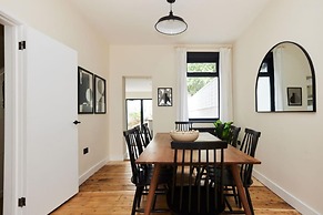 The Langthorme Park Place - Trendy 3bdr House With Garden and Study Ro