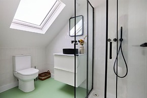 The Langthorme Park Place - Trendy 3bdr House With Garden and Study Ro