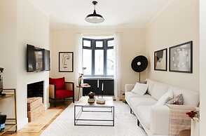 The Langthorme Park Place - Trendy 3bdr House With Garden and Study Ro