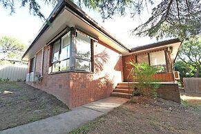 Melbourne 4BRM Staycation Parkside