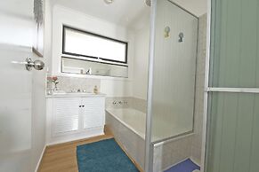 Melbourne 4BRM Staycation Parkside