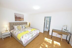 Melbourne 4BRM Staycation Parkside