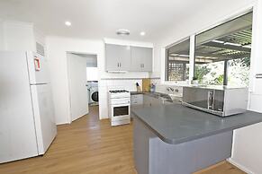 Melbourne 4BRM Staycation Parkside
