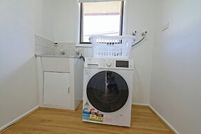 Melbourne 4BRM Staycation Parkside