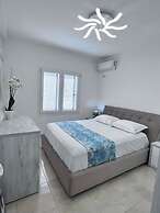 White Luxury Apartment