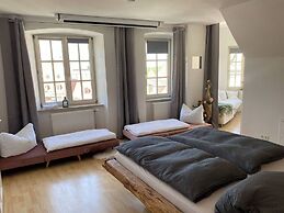 Room in Apartment - Schlummern Wie Dornröschen&rapunzel Im Schlösschen