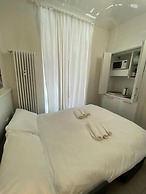 Room in Apartment - Small Charming Suites