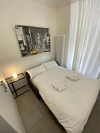 Room in Apartment - Small Charming Suites