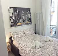 Room in Apartment - Small Charming Suites