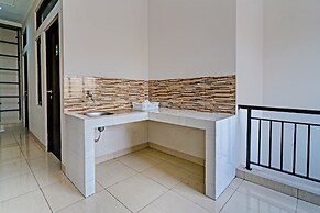 OYO 92556 JKK Sweet Room