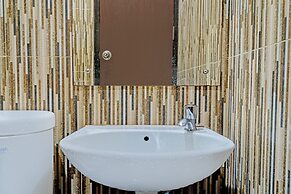 OYO 92556 JKK Sweet Room