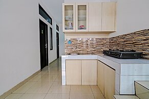 OYO 92556 JKK Sweet Room