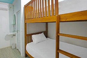 OYO 92558 Bale Datu Homestay Near Lapangan Bulutangkis By'u Badminton