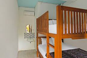 OYO 92558 Bale Datu Homestay Near Lapangan Bulutangkis By'u Badminton