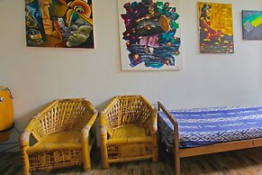 OYO 92558 Bale Datu Homestay Near Lapangan Bulutangkis By'u Badminton