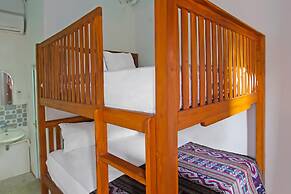 OYO 92558 Bale Datu Homestay Near Lapangan Bulutangkis By'u Badminton