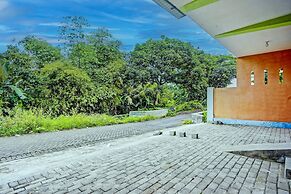 SPOT ON 92564 Kemangi Asri Kost