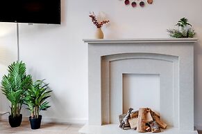 Bourne Court Attractive 1 bdrm Apartment