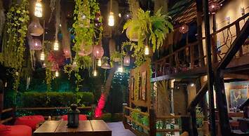 Unwind Restaurant & Hostel