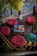 Unwind Restaurant & Hostel