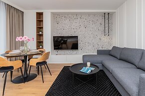 Powstańców Warszawskich Lux by Renters