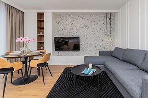 Powstańców Warszawskich Lux by Renters