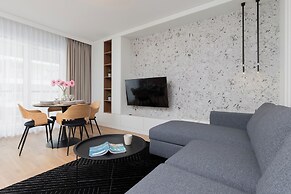 Powstańców Warszawskich Lux by Renters