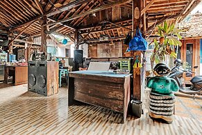 SPOT ON 91916 Joglo Doyong Homestay Syariah