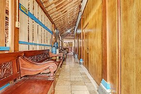 SPOT ON 91916 Joglo Doyong Homestay Syariah