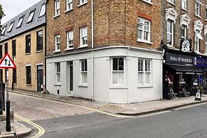 The Ravenscourt Park Escape - Bright 2bdr Flat