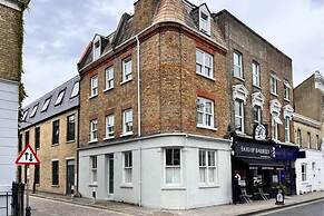 The Ravenscourt Park Escape - Bright 2bdr Flat