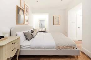 The Ravenscourt Park Escape - Bright 2bdr Flat