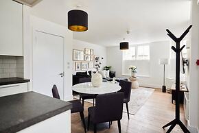 The Ravenscourt Park Escape - Bright 2bdr Flat