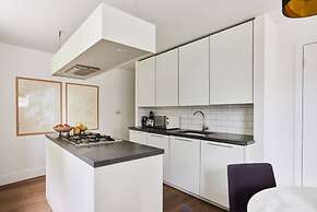 The Ravenscourt Park Escape - Bright 2bdr Flat