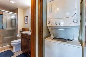 Menehune Shores #209 2 Bedroom Condo by RedAwning