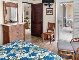 Menehune Shores #209 2 Bedroom Condo by RedAwning