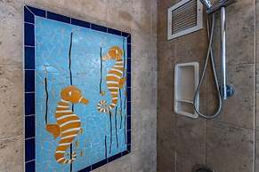 Menehune Shores #209 2 Bedroom Condo by RedAwning