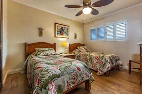 Menehune Shores #209 2 Bedroom Condo by RedAwning