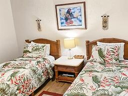 Menehune Shores #209 2 Bedroom Condo by RedAwning