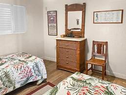 Menehune Shores #209 2 Bedroom Condo by RedAwning