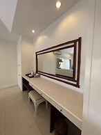 Villa Raya Private Pool Villas Resort