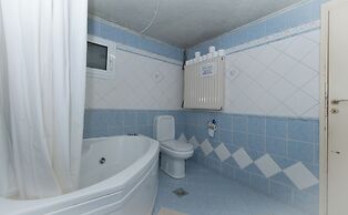 Yanni's Urban Residence