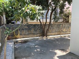 Yanni's Urban Residence