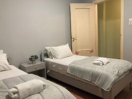 Yanni's Urban Residence