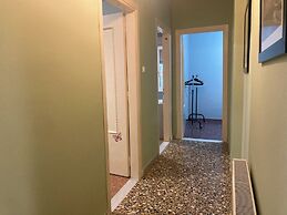 Yanni's Urban Residence