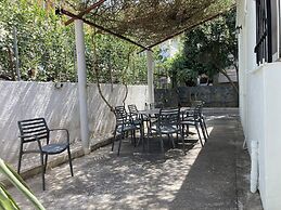 Yanni's Urban Residence