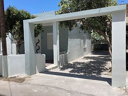 Yanni's Urban Residence