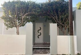 Yanni's Urban Residence