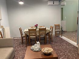 Yanni's Urban Residence